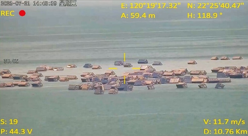 台风“杜苏芮”逼近 还有数百集装箱漂在高雄港外海
